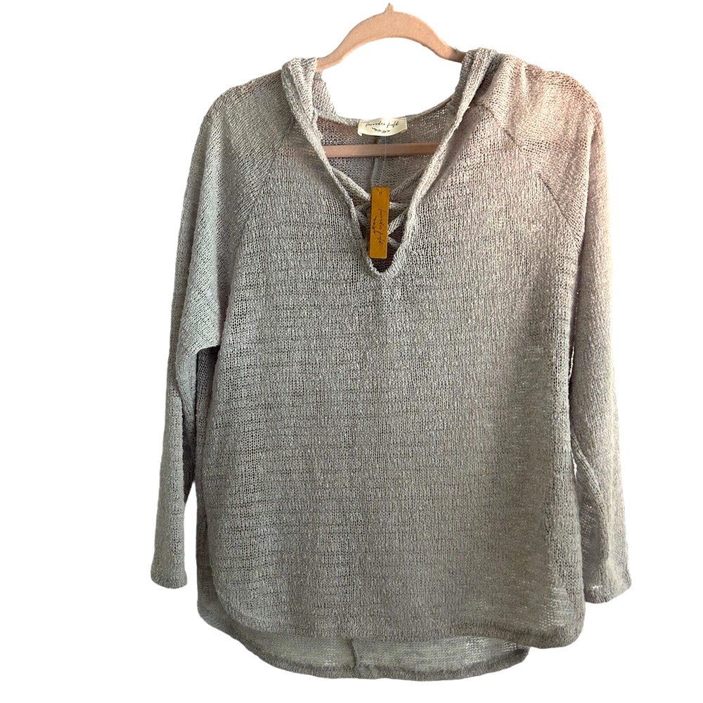 •NWT Women’s Lavender Field Hooded Sweater Size Small Soft Gray Criss Cross